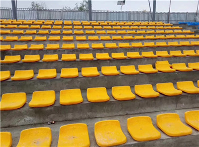 成都室外運(yùn)動(dòng)場(chǎng)地座椅施工現(xiàn)場(chǎng)