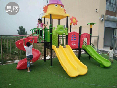 山西太原幼兒園安裝兒童滑梯現(xiàn)場(chǎng) 山西太原幼兒園安裝兒童滑梯現(xiàn)場(chǎng)